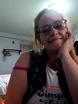 Snapshot of CutiepieMandii143 chatting on March 21, 6:40 pm CutiepieMandii143 online show from March 21, 6:40 pm