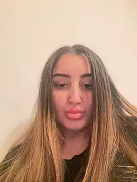 Snapshot of hotAlys chatting on February 8, 7:38 pm hotAlys online show from February 8, 7:38 pm