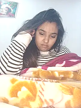 Snapshot of RAYI_01 chatting on February 9, 11:04 pm RAYI 01 online show from February 9, 11:04 pm