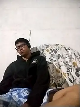 Snapshot of Mario4788 chatting on April 10, 7:24 am Mario4788 online show from April 10, 7:24 am