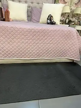 Snapshot of JessyCream chatting on February 2, 11:03 pm JessyCream online show from February 2, 11:03 pm