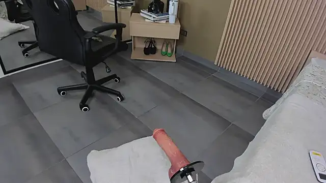 Snapshot of JessyCream chatting on February 21, 2:23 am JessyCream online show from February 21, 2:23 am