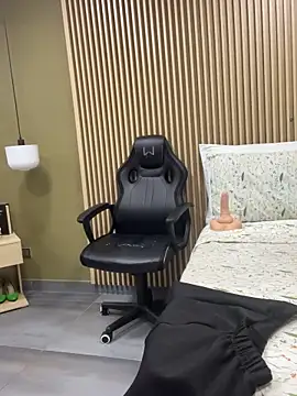 Snapshot of JessyCream chatting on February 24, 4:05 pm JessyCream online show from February 24, 4:05 pm