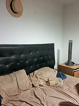 liamlara online show from September 30, 3:11 am