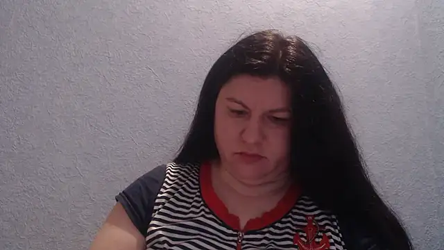 KiraSwee online show from January 12, 7:30 pm