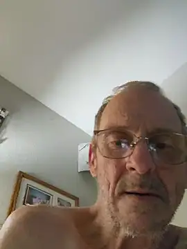 Snapshot of Dara4q chatting on February 10, 12:52 am Dara4q online show from February 10, 12:52 am