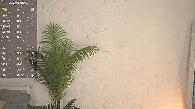 Snapshot of elliefrost chatting on March 18, 9:43 pm elliefrost online show from March 18, 9:43 pm