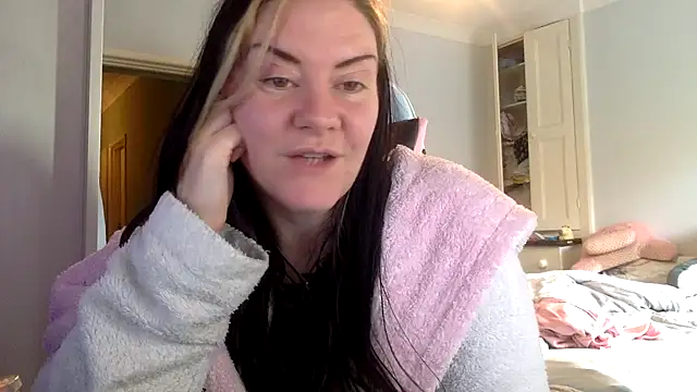 AureliaXOX online show from February 5, 2:16 pm