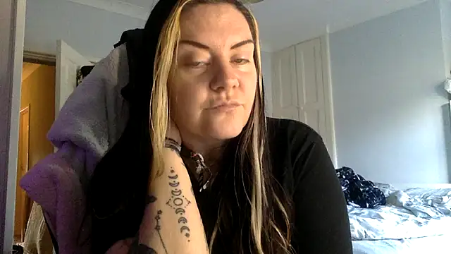 AureliaXOX online show from February 6, 10:48 am