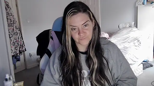 AureliaXOX online show from February 28, 9:36 am