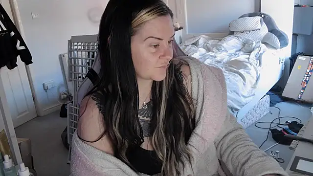 AureliaXOX online show from March 8, 9:39 am