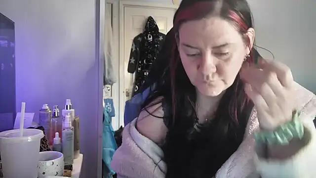 AureliaXOX online show from December 14, 11:48 am