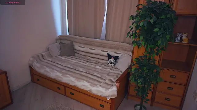 EleneBrach online show from September 17, 7:32 am