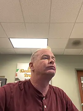 hintly online show from April 14, 9:10 pm