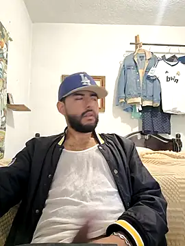 Snapshot of dickman10 chatting on December 3, 2:37 pm dickman10 online show from December 3, 2:37 pm