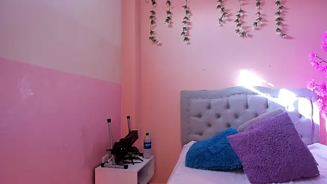 Snapshot of littletammy4u_ chatting on October 23, 12:26 pm littletammy4u online show from October 23, 12:26 pm