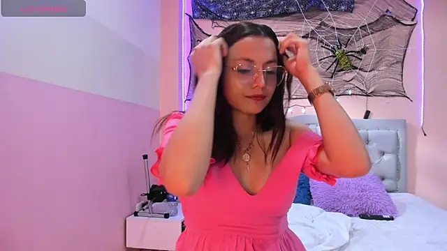 Snapshot of littletammy4u_ chatting on October 24, 12:34 pm littletammy4u online show from October 24, 12:34 pm