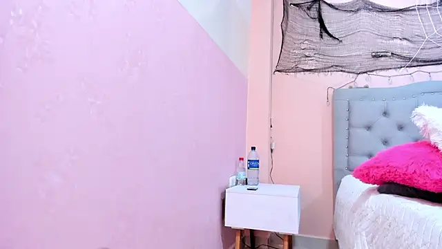 Snapshot of littletammy4u_ chatting on November 3, 12:17 pm littletammy4u online show from November 3, 12:17 pm