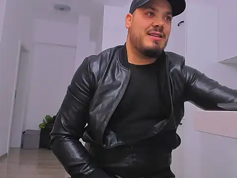 Snapshot of ZackMasterss chatting on November 13, 1:26 am ZackMasterss online show from November 13, 1:26 am