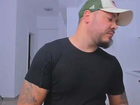 Snapshot of ZackMasterss chatting on November 13, 11:25 pm ZackMasterss online show from November 13, 11:25 pm