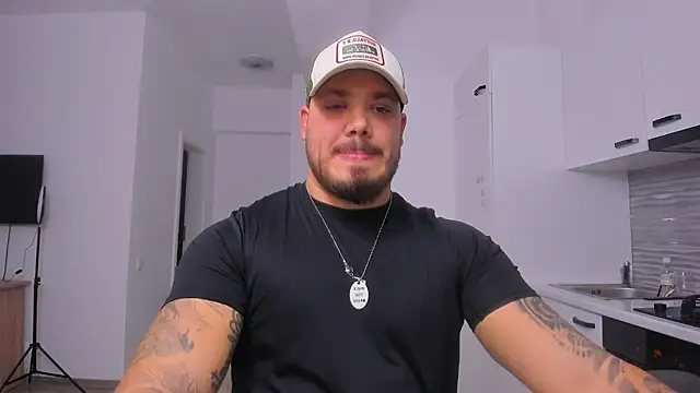 Snapshot of ZackMasterss chatting on December 17, 10:49 pm ZackMasterss online show from December 17, 10:49 pm