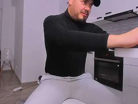 Snapshot of ZackMasterss chatting on February 1, 12:31 am ZackMasterss online show from February 1, 12:31 am