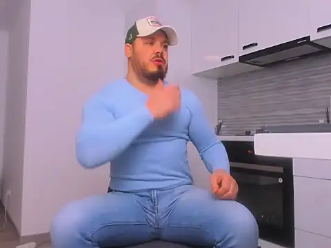 Snapshot of ZackMasterss chatting on February 17, 12:07 am ZackMasterss online show from February 17, 12:07 am