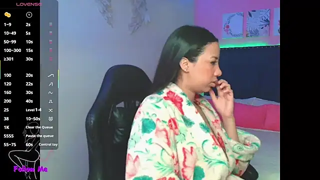 SallyWhitee online show from December 4, 4:00 am