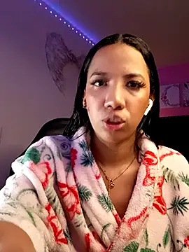 SallyWhitee online show from February 12, 5:24 am