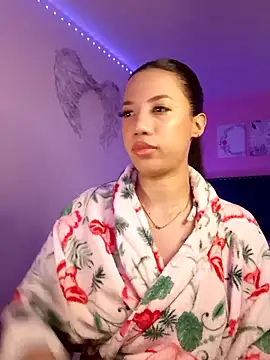 SallyWhitee online show from May 23, 5:12 am