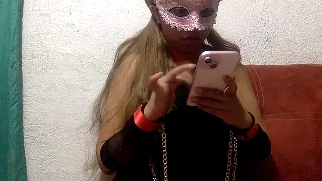 Snapshot of sharonlopez9611 chatting on February 16, 5:26 am sharonlopez9611 online show from February 16, 5:26 am