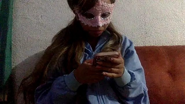 Snapshot of sharonlopez9611 chatting on February 17, 5:25 am sharonlopez9611 online show from February 17, 5:25 am