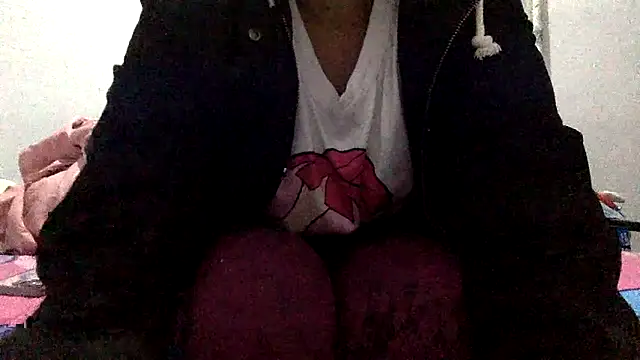 Snapshot of sharonlopez9611 chatting on November 6, 3:18 am sharonlopez9611 online show from November 6, 3:18 am