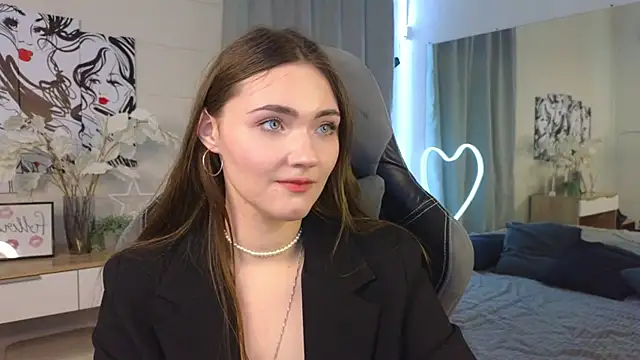 Kira Jin online show from March 4, 8:35 am