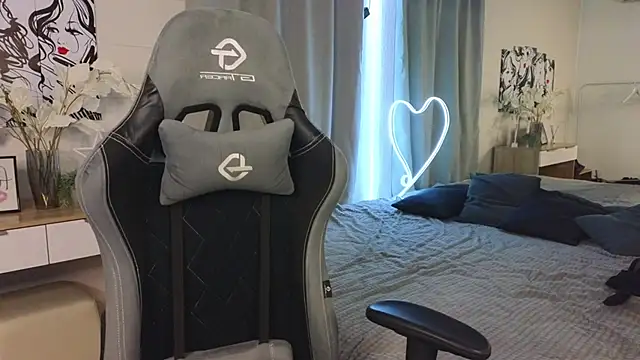 Kira Jin online show from March 4, 11:40 am