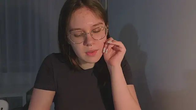 Mia Luw online show from March 29, 3:23 pm