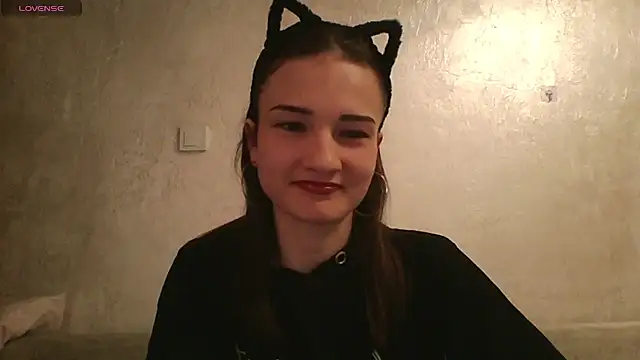 Snapshot of RoyalDessertt chatting on March 13, 7:31 am RoyalDessertt online show from March 13, 7:31 am