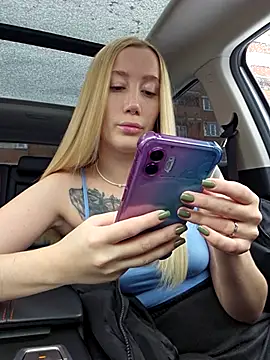 Snapshot of Pussy_Drive03 chatting on November 10, 4:44 am Pussy Drive03 online show from November 10, 4:44 am