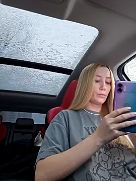 Snapshot of Pussy_Drive03 chatting on December 5, 3:04 am Pussy Drive03 online show from December 5, 3:04 am