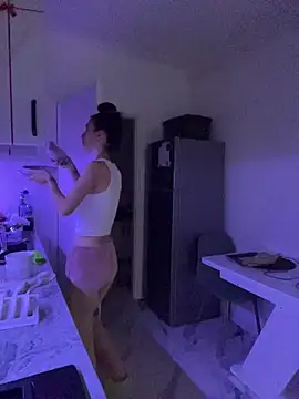 Snapshot of Celine_Roxelle chatting on December 5, 12:03 pm Celine Roxelle online show from December 5, 12:03 pm