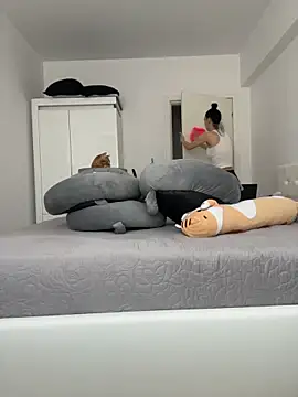 Celine Roxelle online show from April 4, 1:30 pm