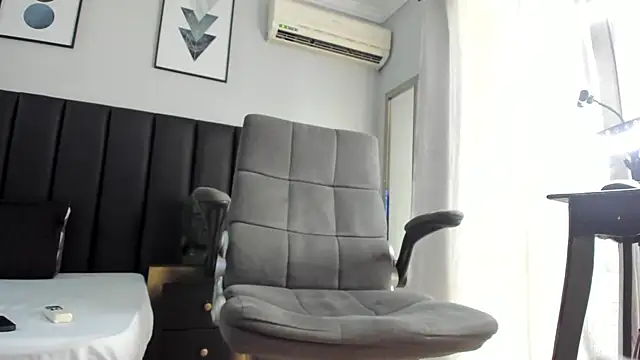 Snapshot of ISAAC_CRYSTON chatting on March 7, 7:16 pm ISAAC CRYSTON online show from March 7, 7:16 pm