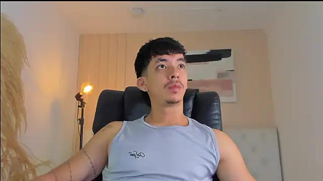 Snapshot of ISAAC_CRYSTON chatting on November 19, 8:09 pm ISAAC CRYSTON online show from November 19, 8:09 pm