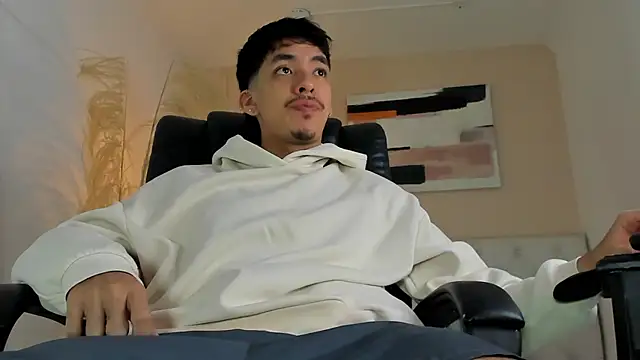 Snapshot of ISAAC_CRYSTON chatting on December 13, 10:37 pm ISAAC CRYSTON online show from December 13, 10:37 pm