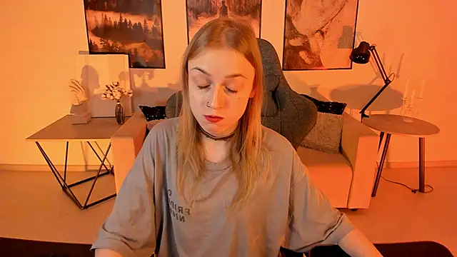 KiraMontoya online show from March 5, 9:04 pm