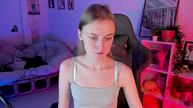 KiraMontoya online show from March 7, 5:06 pm