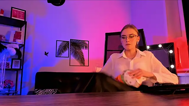 KiraMontoya online show from March 20, 12:08 am