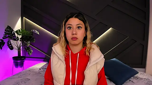 cloe palmer online show from February 13, 7:31 pm