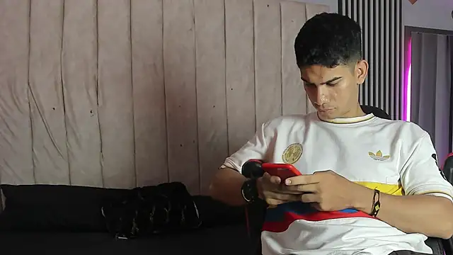 Snapshot of ANDRES_STUD chatting on November 6, 4:24 am ANDRES STUD online show from November 6, 4:24 am