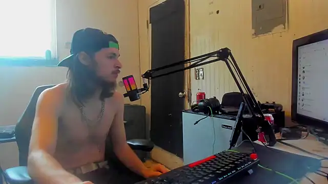 nuttyking2022 online show from February 4, 6:06 pm